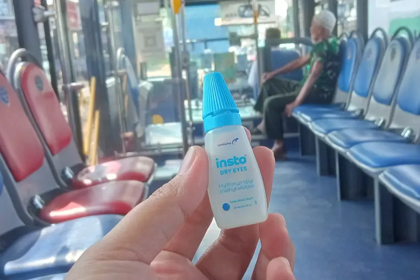 Insto Dry Eyes praktis bisa dibawa ke mana-mana
